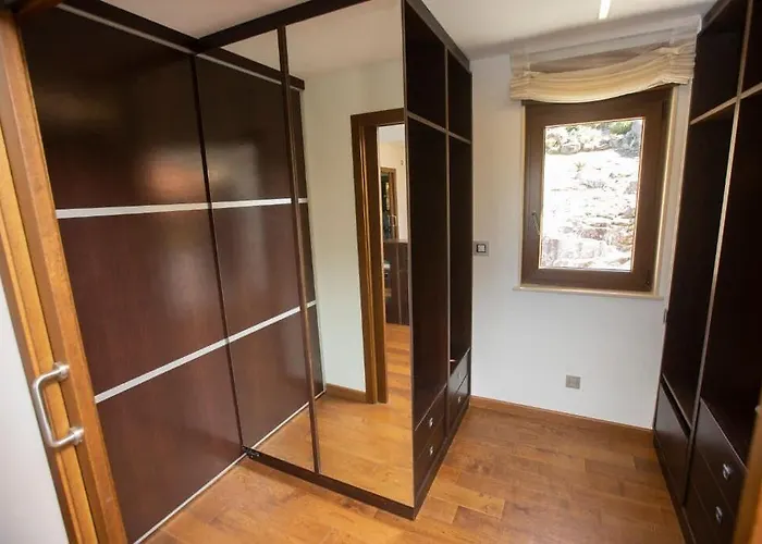 A Ballenera De Caneliñas Pensión 4*