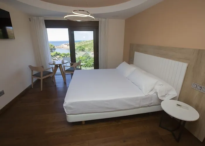 A Ballenera De Canelinas