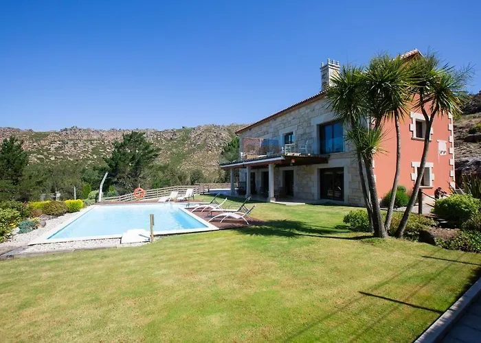 Πανσιόν A Ballenera De Canelinas Cee