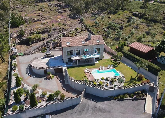 A Ballenera De Caneliñas Cee